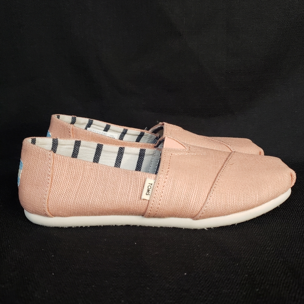 NEW TOMS Clasic Heritage Womans Shoe